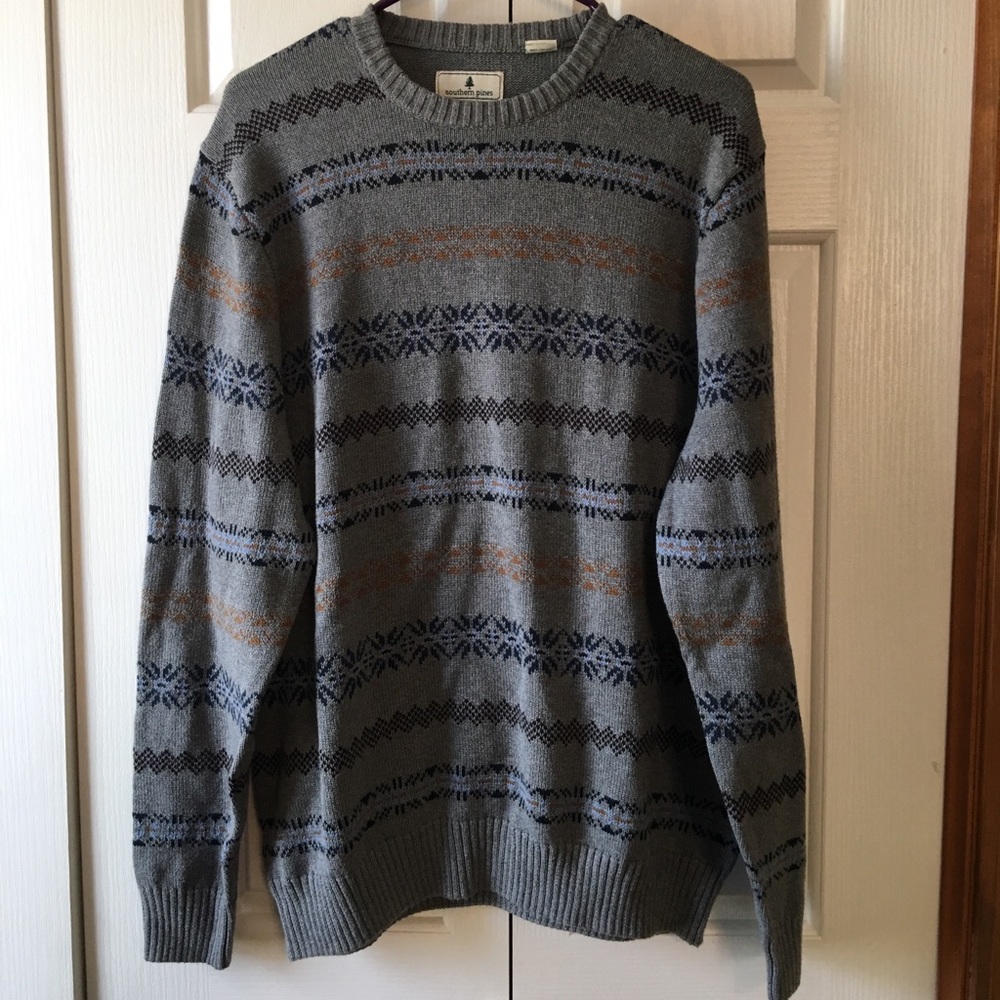 NWOT Southern Pines gray sweater with design. Med
